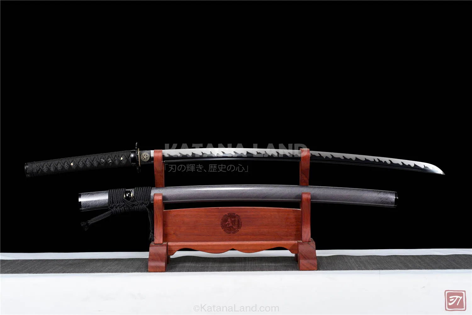 Gray Samurai Katana Featuring BO-HI