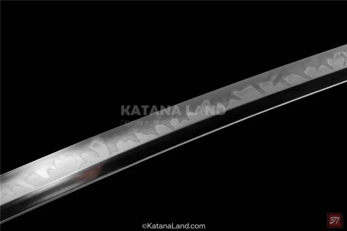 Traditional katana featuring Hamon and T10 steel