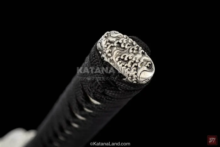 Kōun Katana: Black blade with refined details