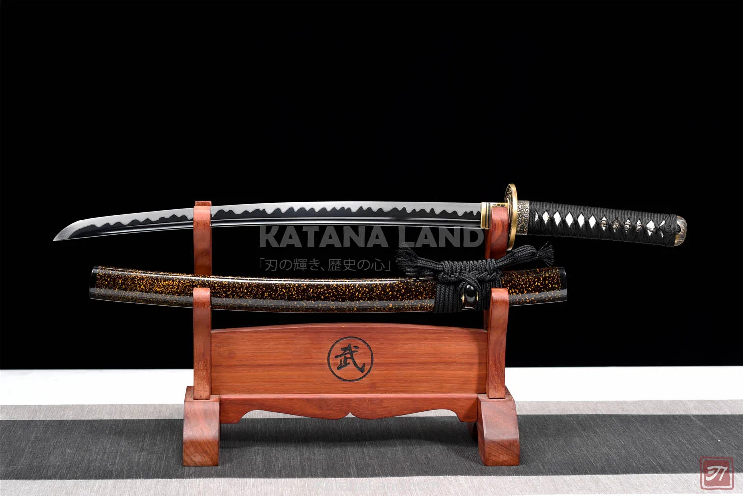 Yellow samurai katana featuring BO-HI