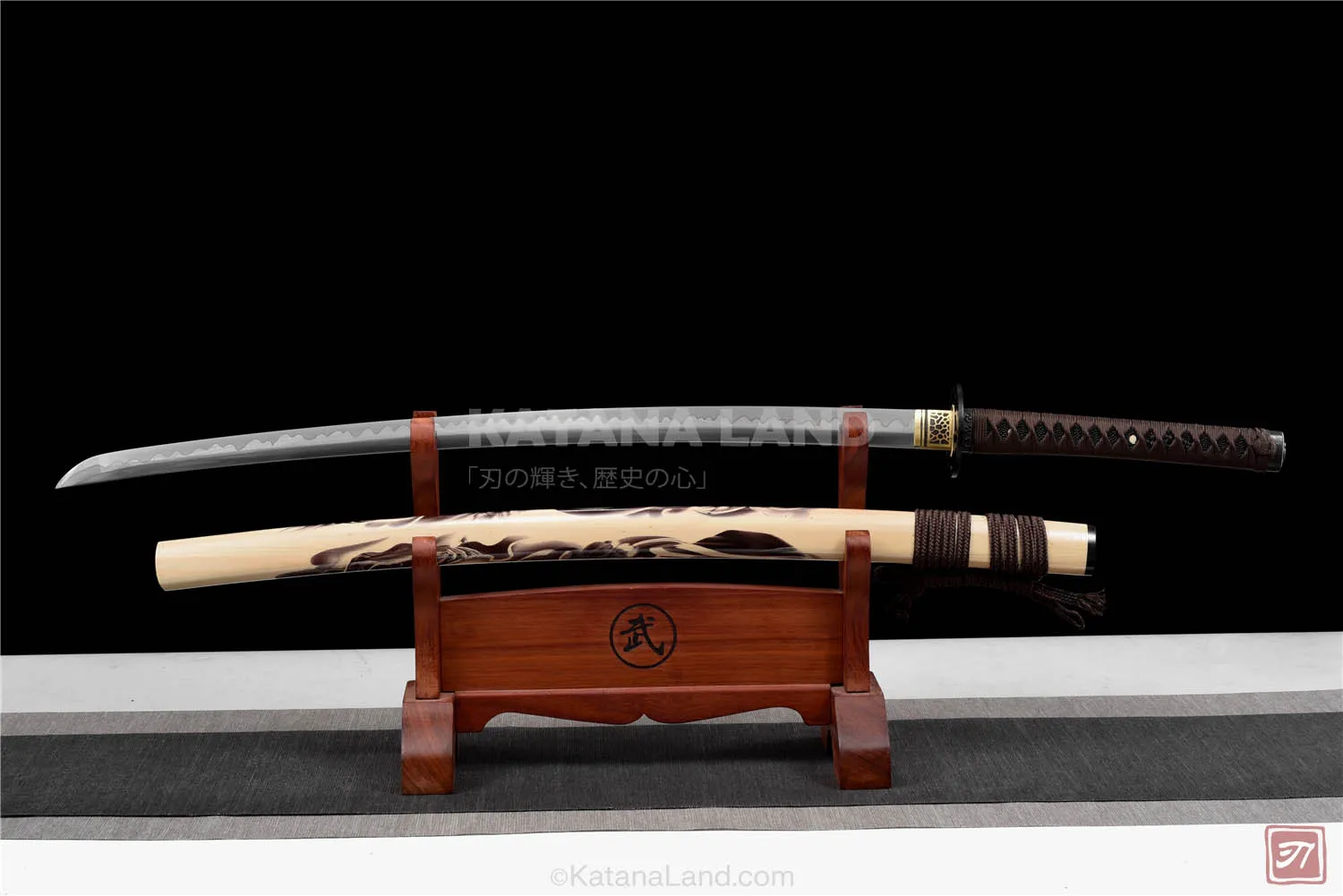 Yellow samurai katana featuring unique hamon