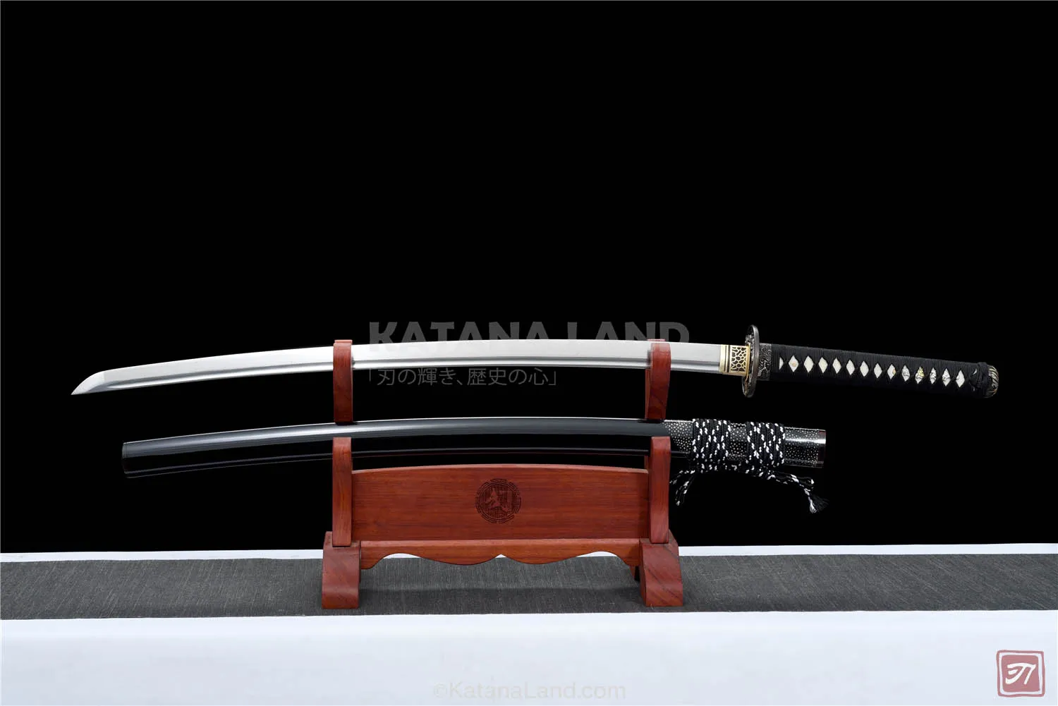 Black Aotian samurai katana featuring BO-HI