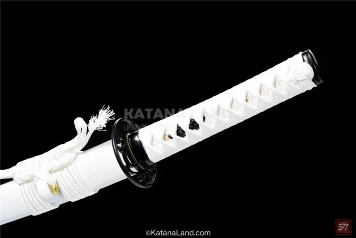 Durable and visually striking Damascus steel samurai katana