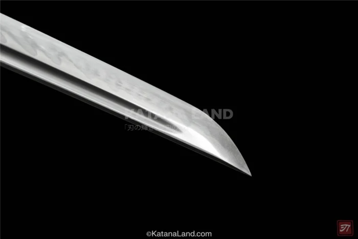 Kaze no Yari black katana with stunning craftsmanship