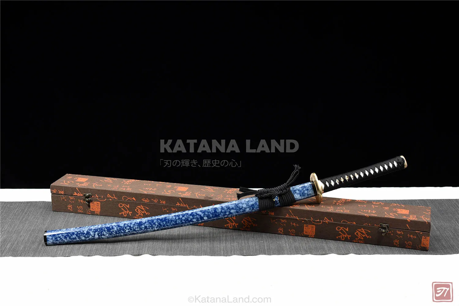 Purple samurai katana featuring Hamon