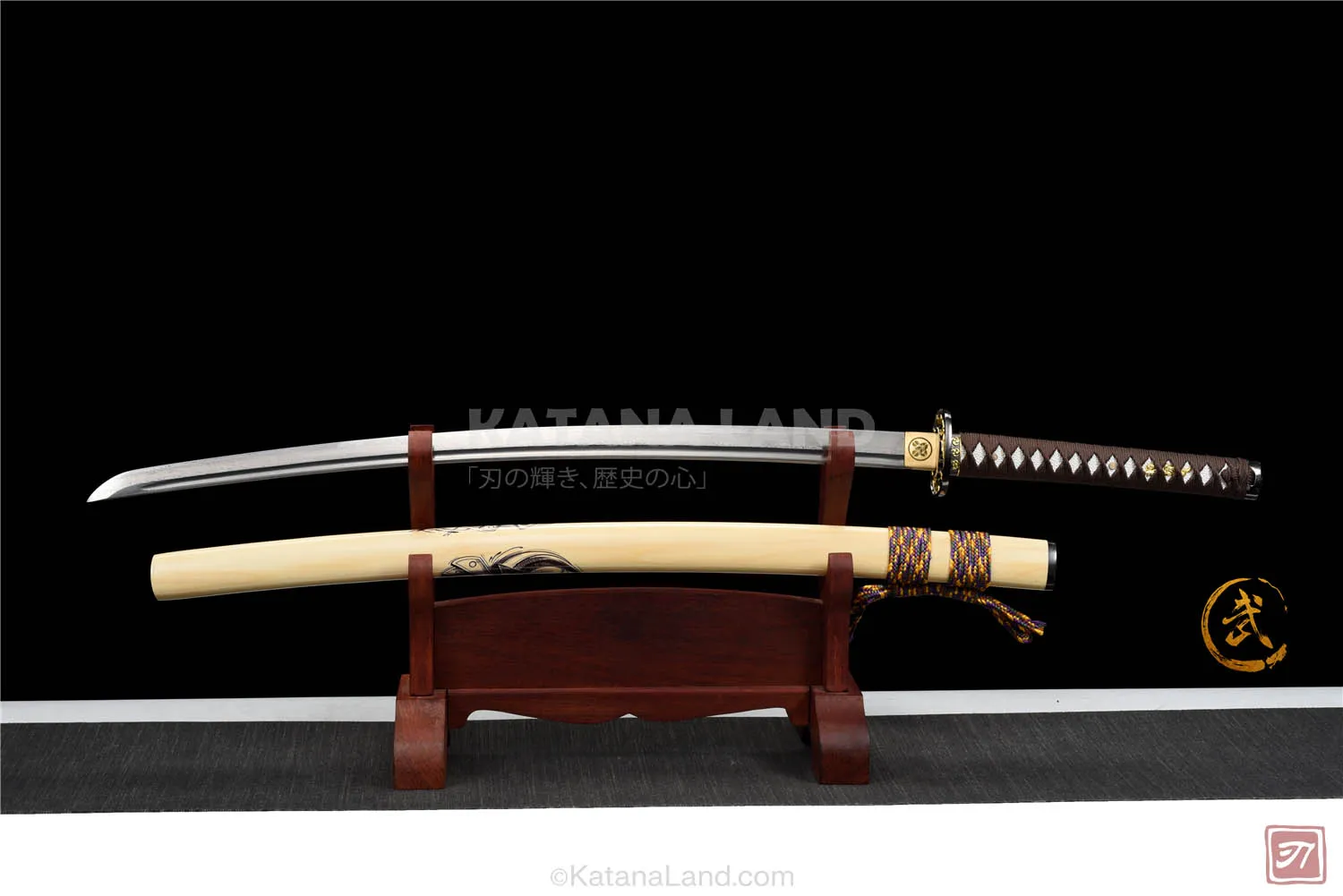 Yellow samurai katana featuring BO-HI