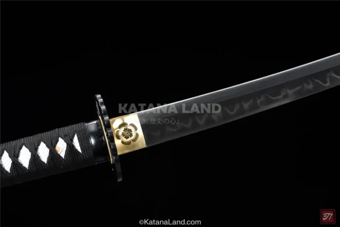 Elegant white katana with Hamon