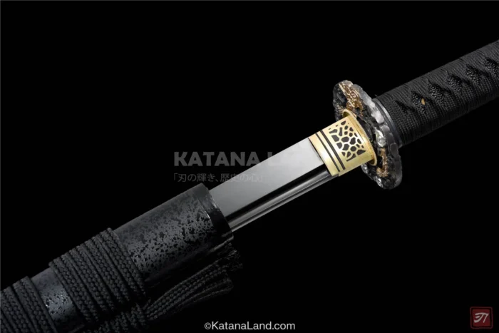 Unique Kuro Tsubasa katana with Hamon pattern