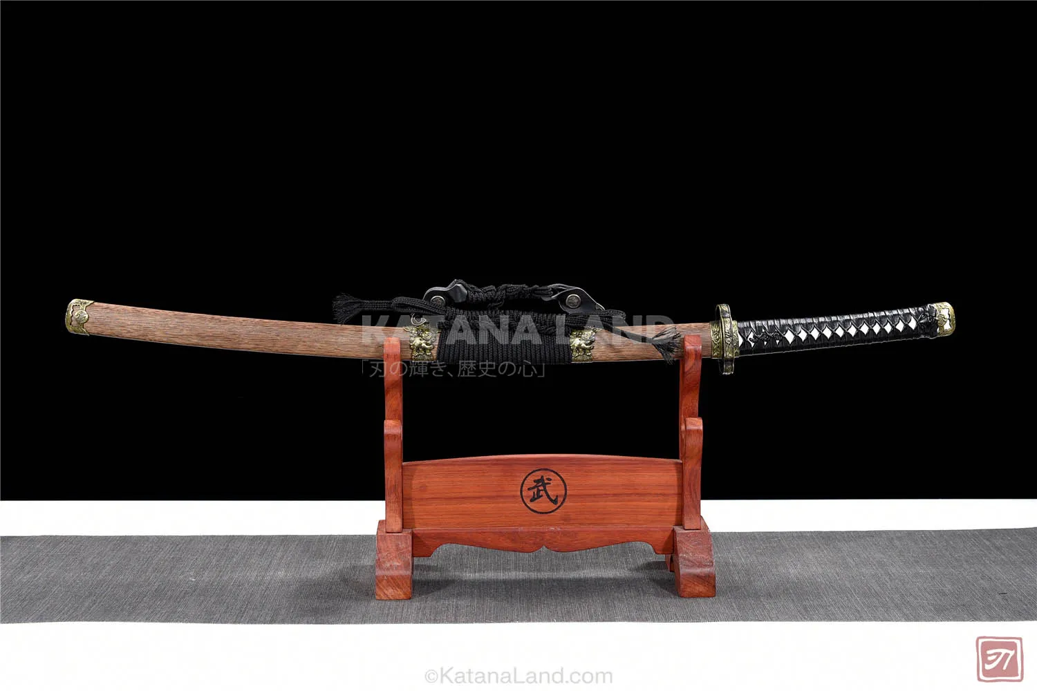 Green katana sword featuring BO-HI design