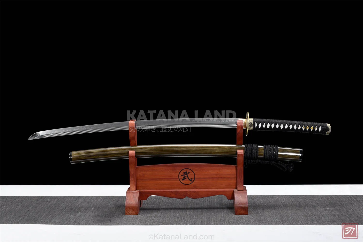 Green Samurai Katana with Unique Hamon