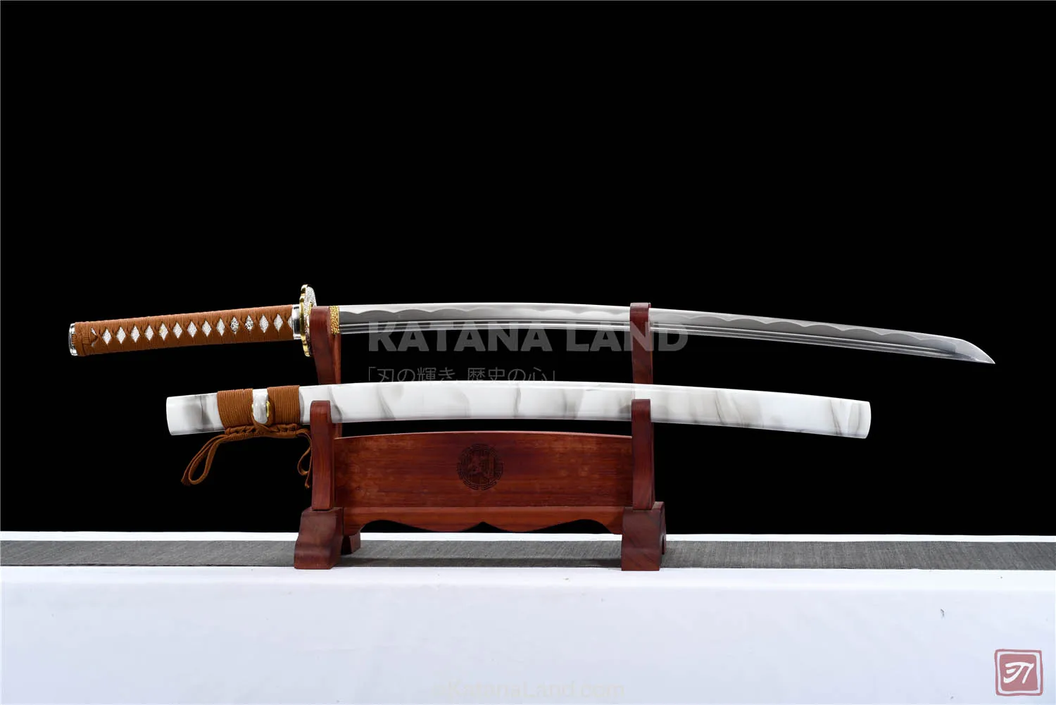 White Samurai Katana featuring BO-HI and Hamon