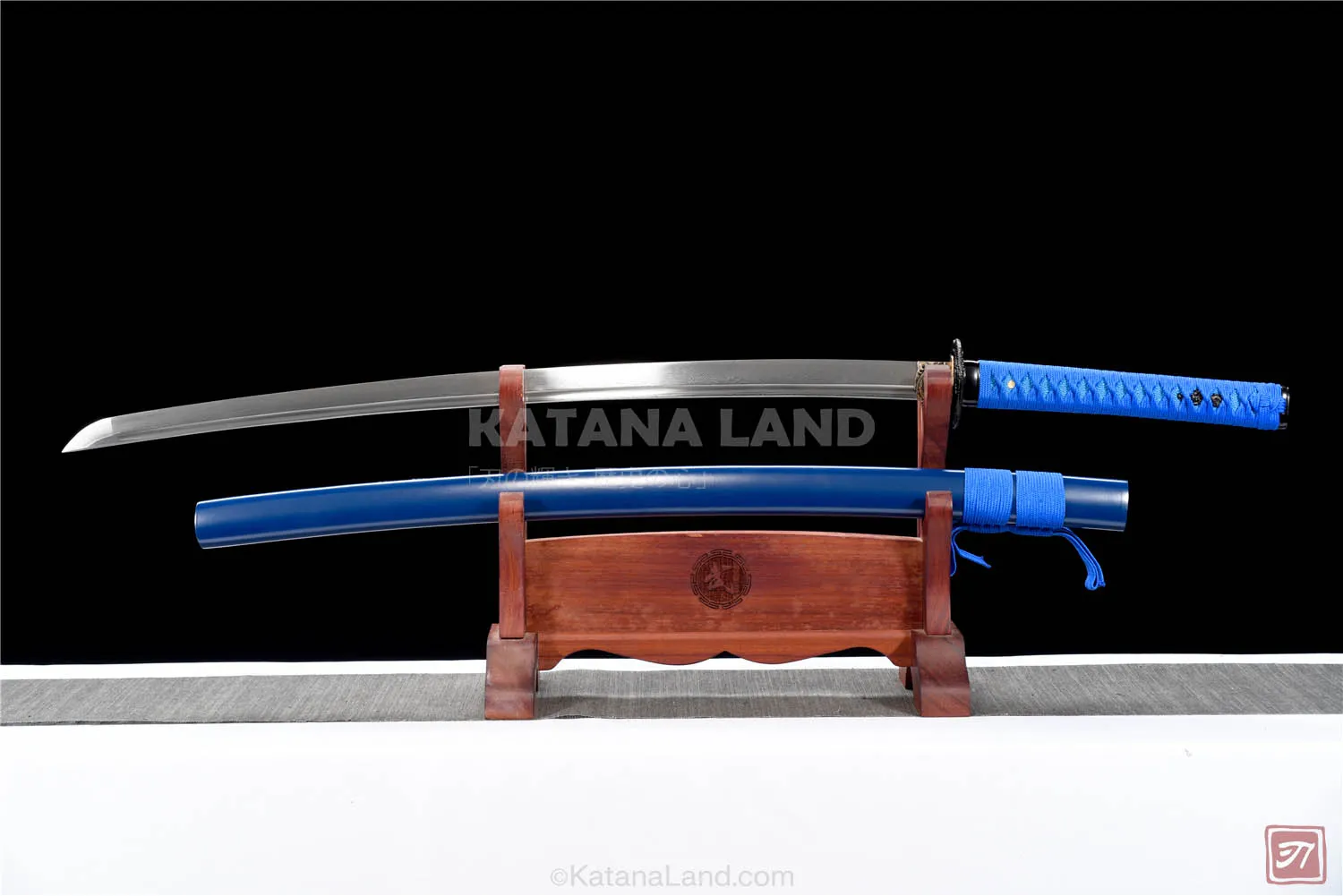 Blue samurai katana featuring BO-HI and Hamon