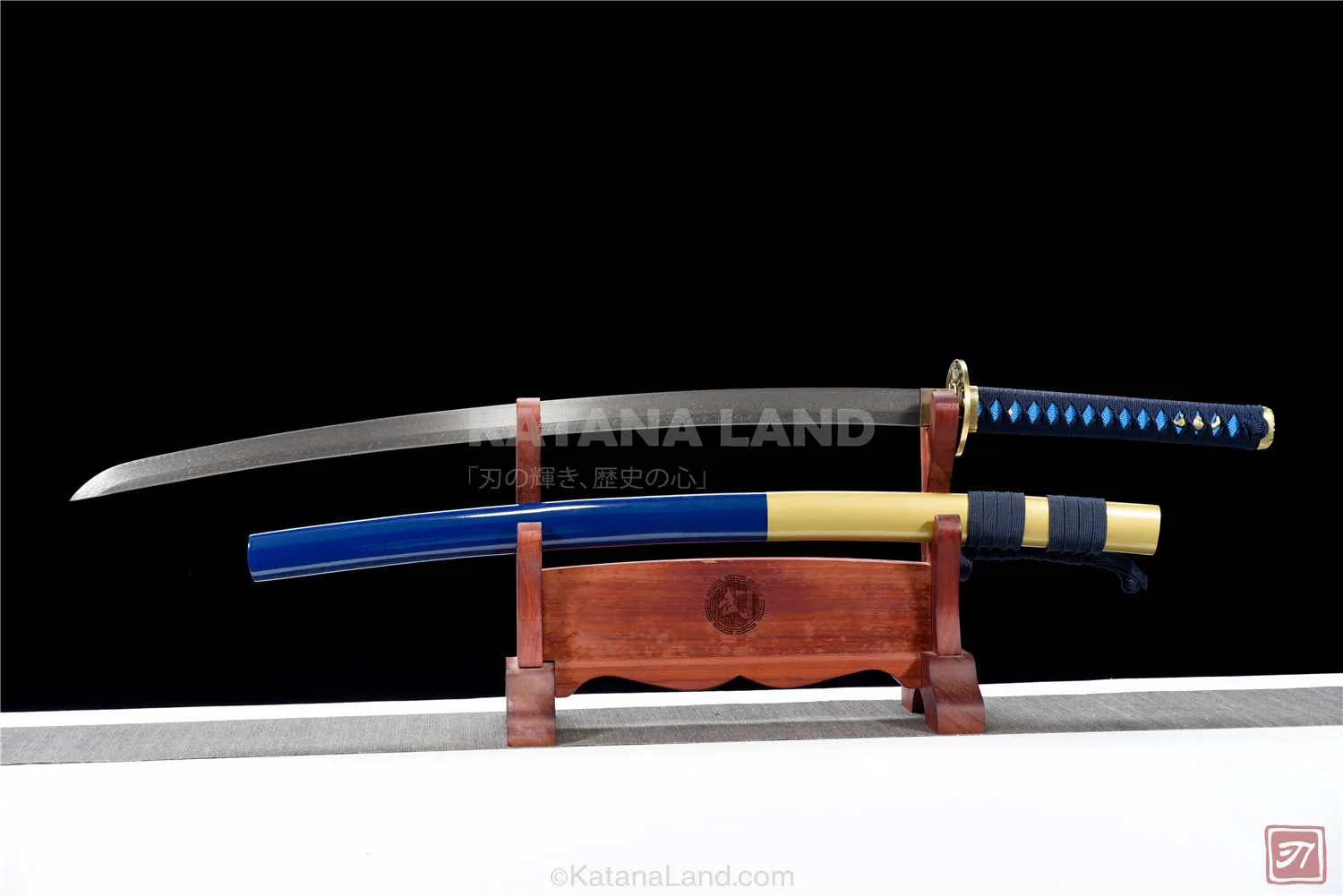 Gold samurai katana featuring Hamon