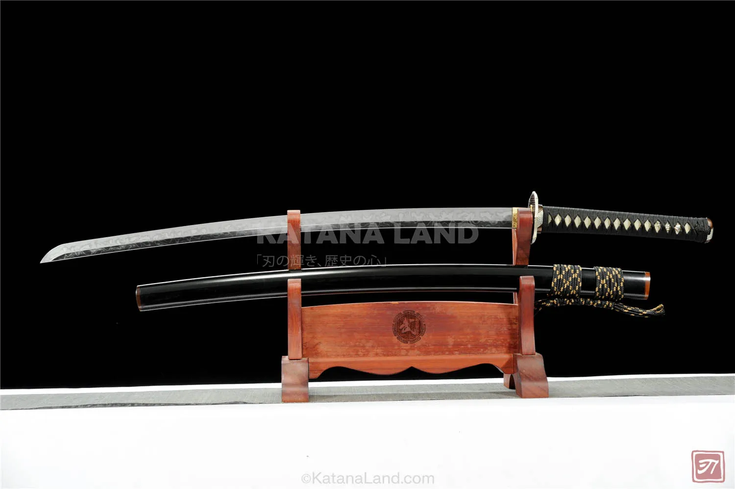 Black samurai katana featuring Hamon