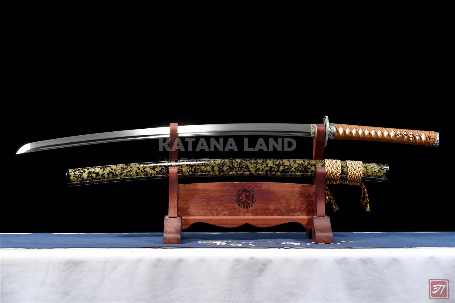 Bronze katana sword featuring BO-HI design