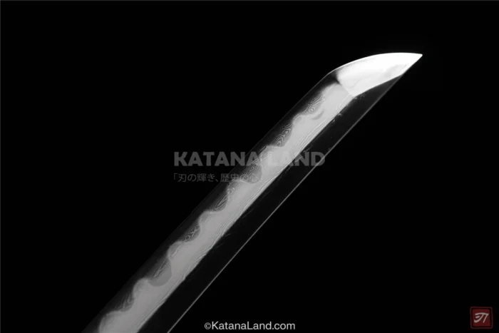 Samurai katana with elegant purple hue and Hamon
