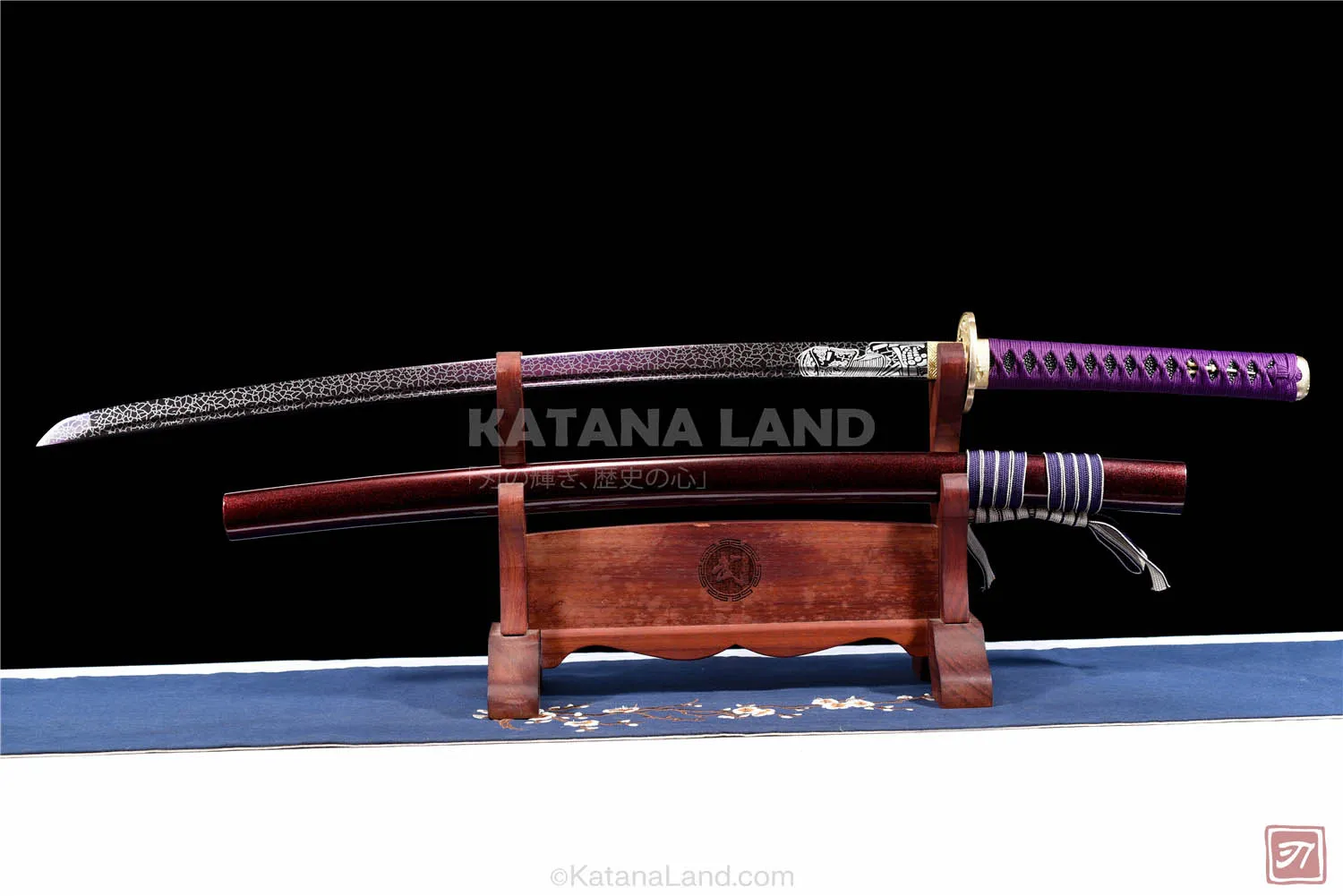 Bronze samurai katana featuring BO-HI design