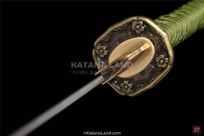 Durable Damascus steel blade on Katanagami 98