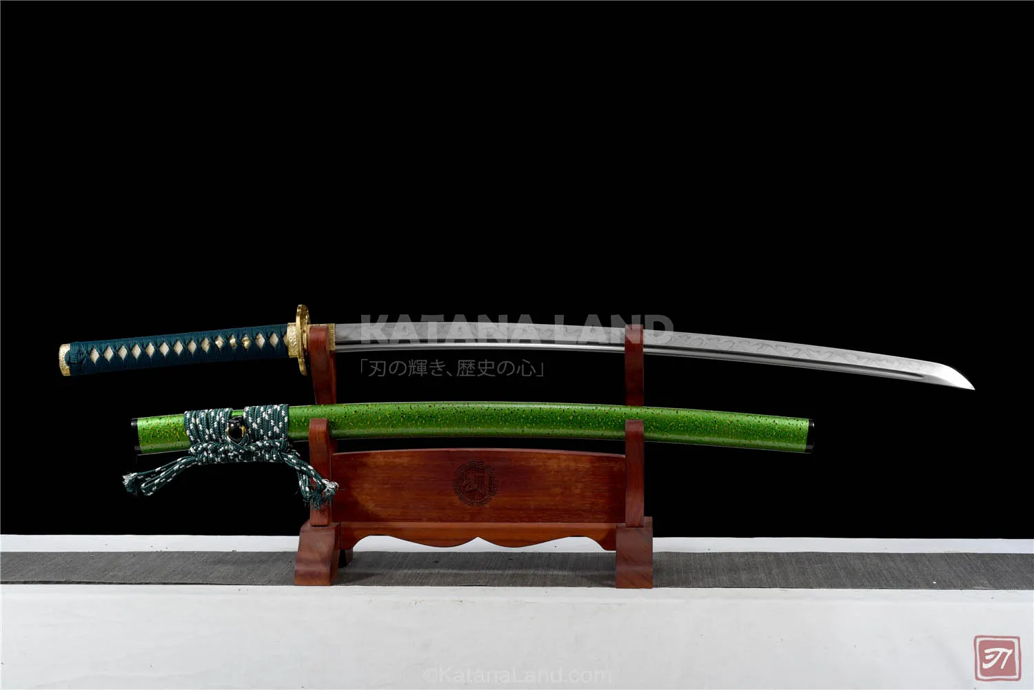 Bronze colored samurai katana featuring BO-HI