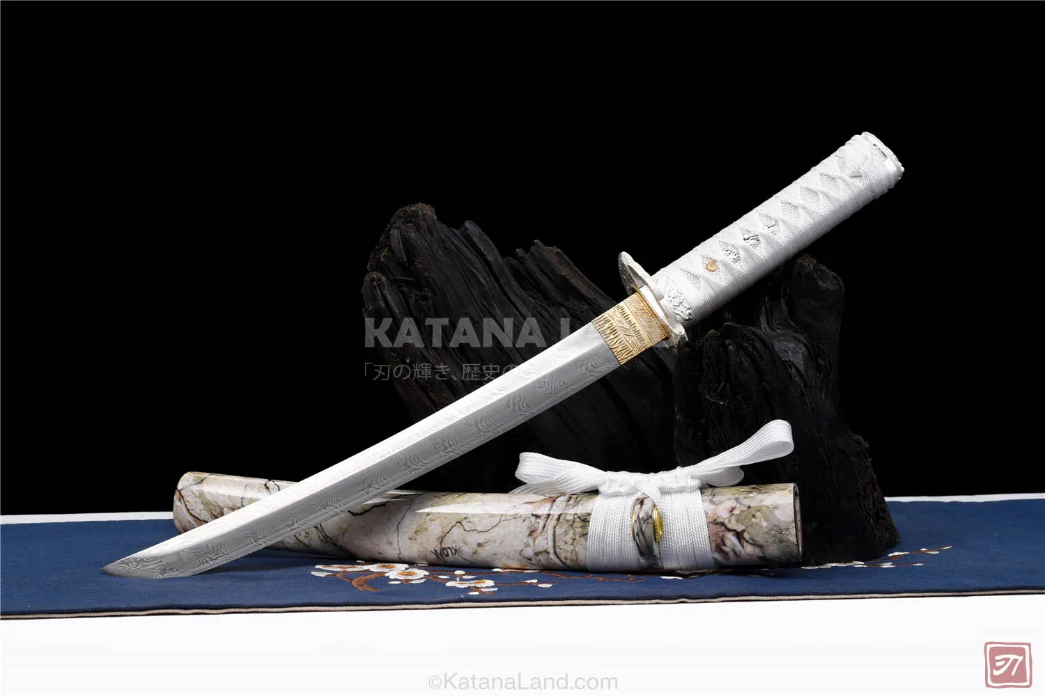 Yukitsuki katana with Damascus steel blade