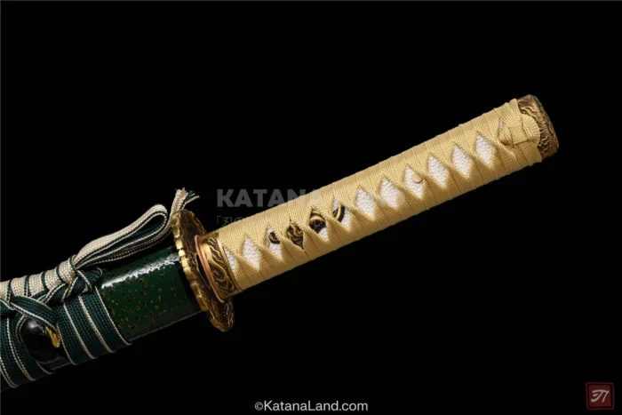 High-performance katana made from Damascus steel