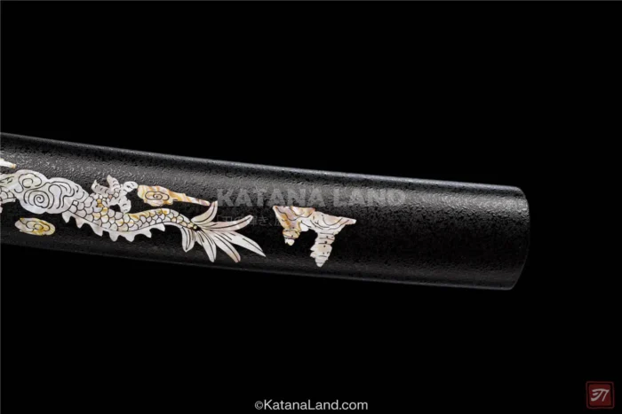 Unique Hamon pattern on Ryūryū Tachi katana