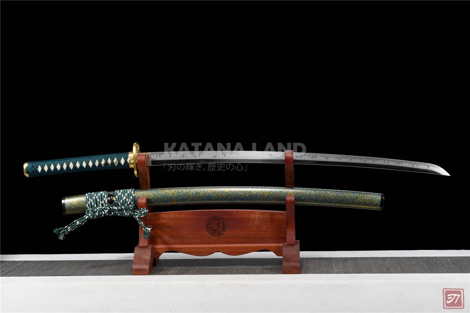 Purple samurai katana featuring Hamon