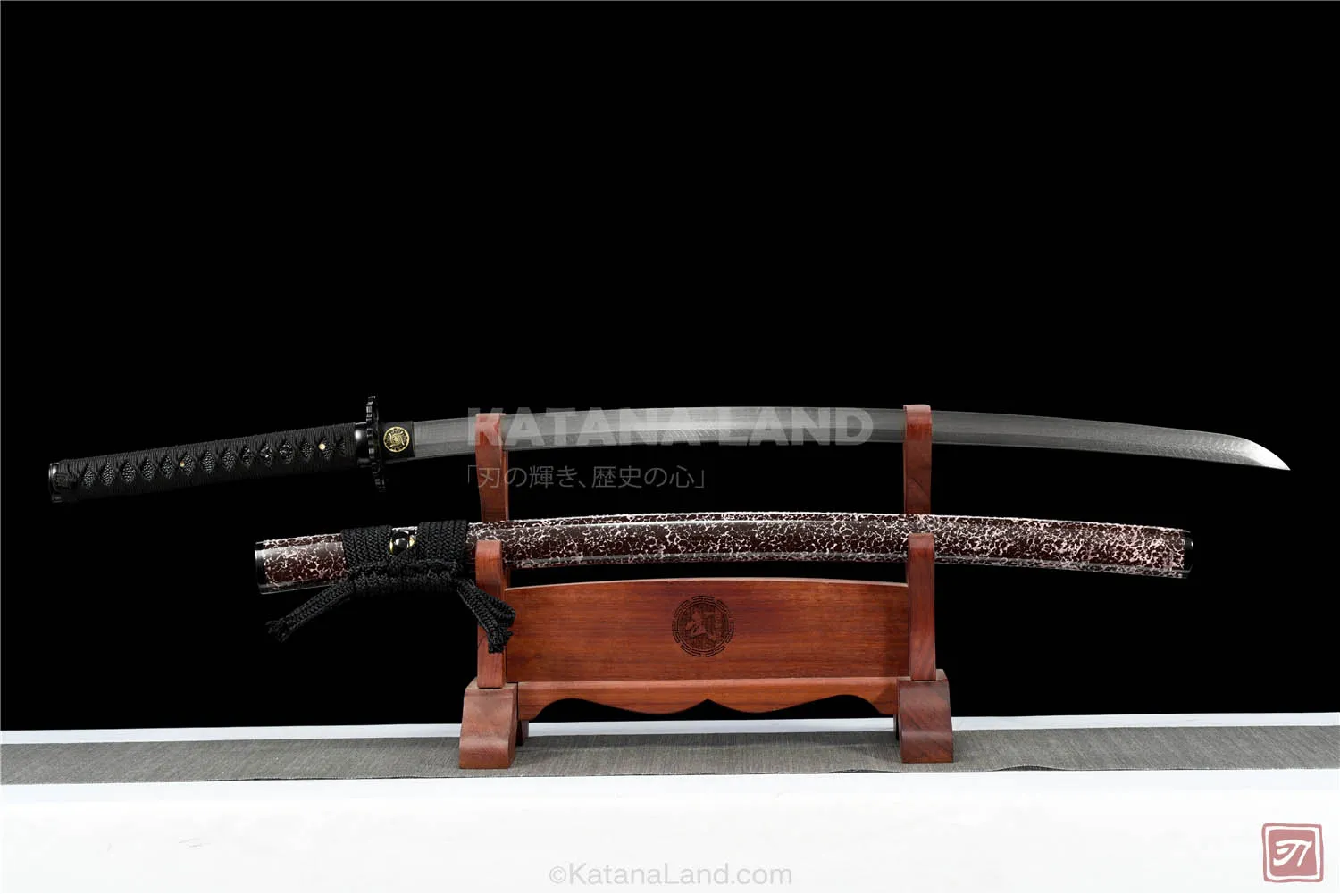 Gray samurai katana featuring unique Hamon pattern