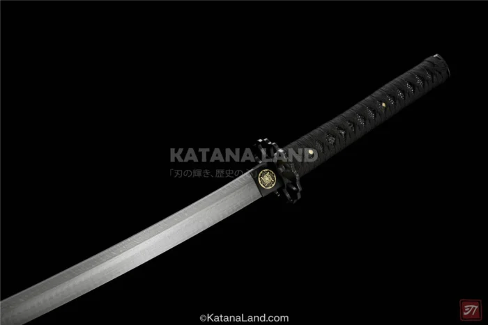 Tora Tachi katana showcasing intricate Hamon