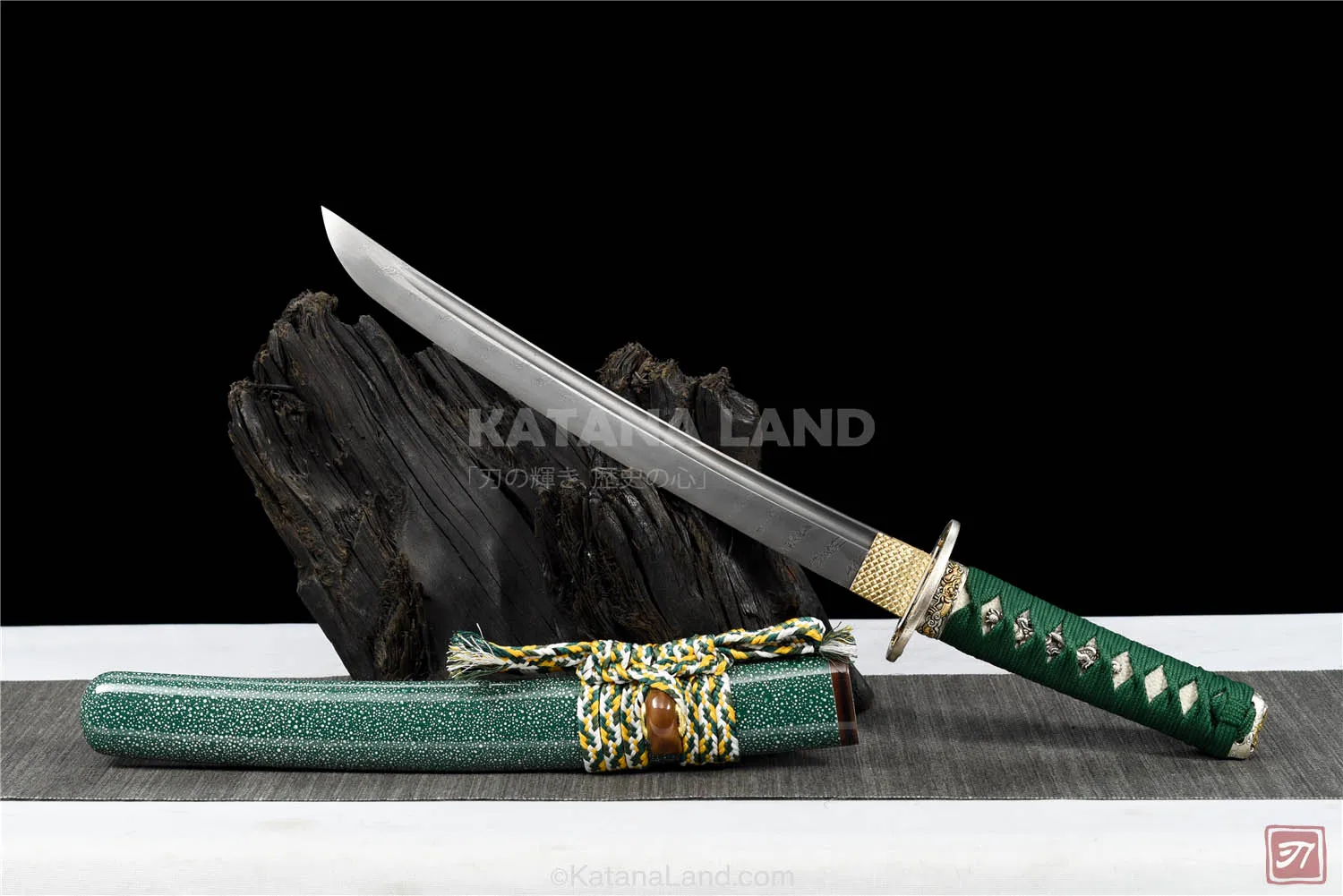 Gray Samurai Katana with BO-HI and Hamon