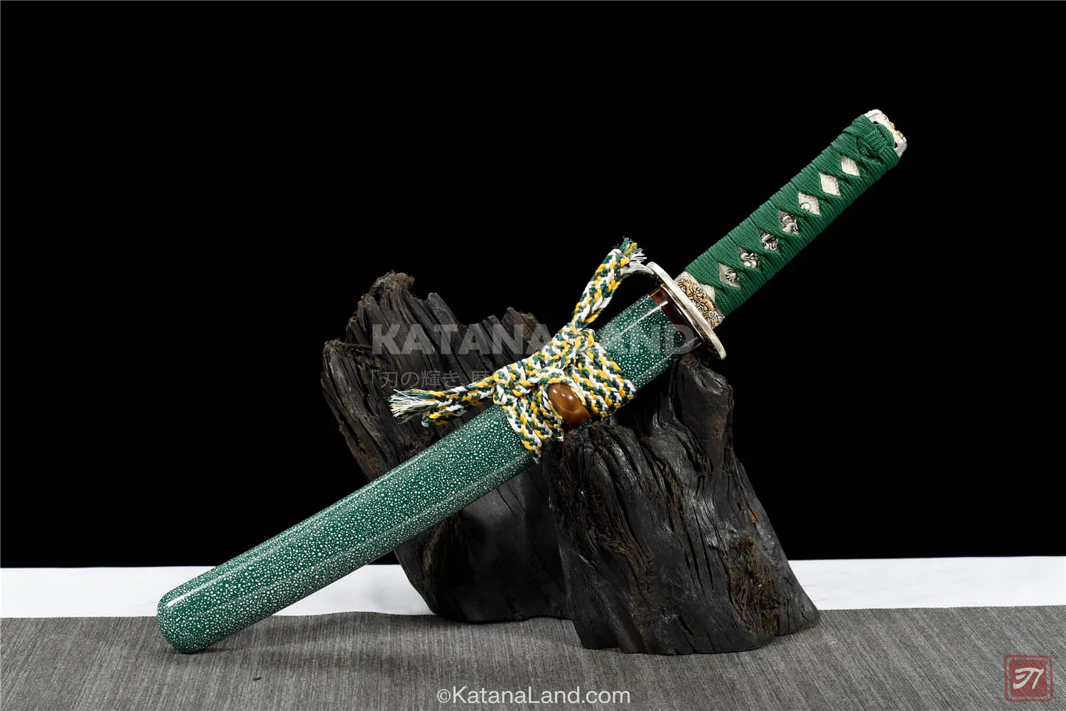 Silver Dragon Tanto Katana with Damascus Steel Blade