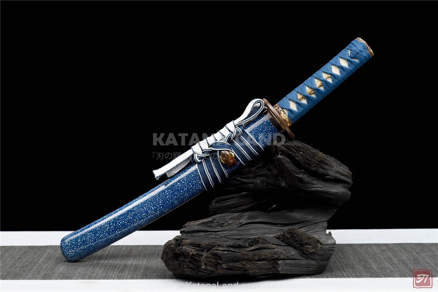 Yume no Yūrei katana with beautiful blue Damascus steel blade