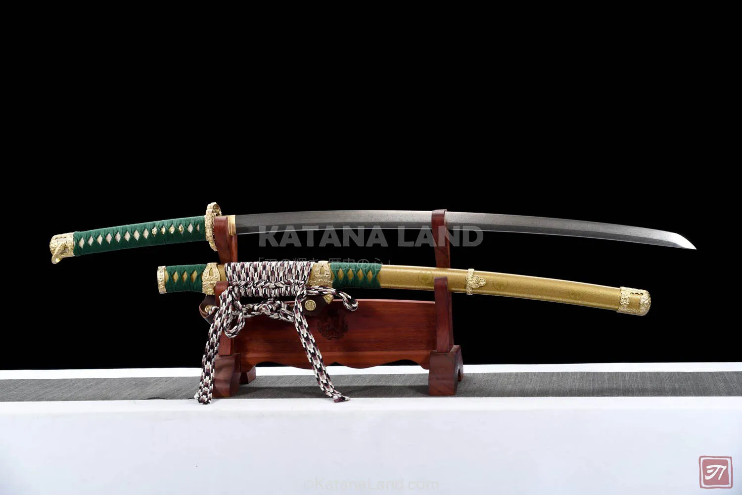 Green samurai katana featuring Hamon