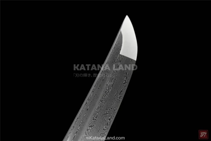 Black blade katana with intricate patterns