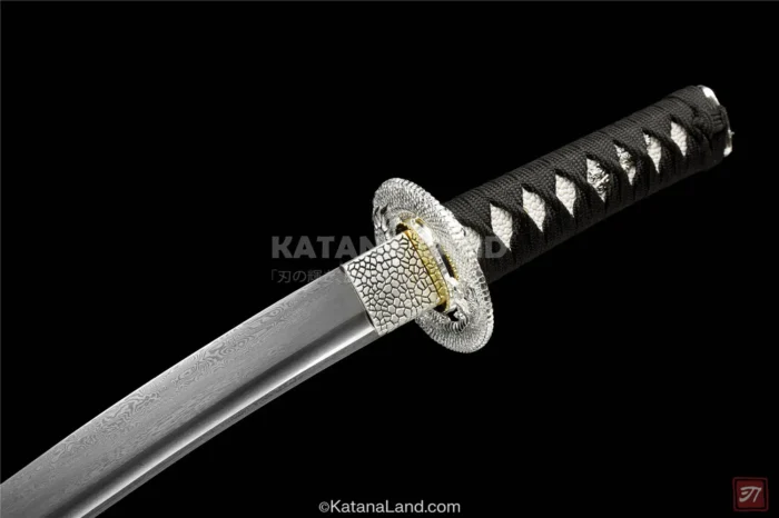 Exquisite craftsmanship of Shoryu Tanto katana