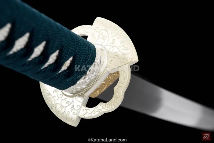 Handcrafted katana with Hamon