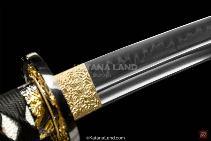 Unique Kamikaze Blade with Traditional BO-HI