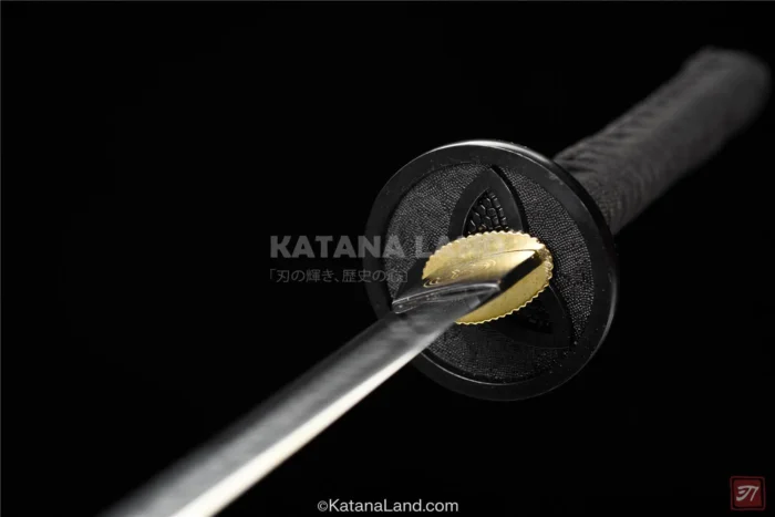 Yūu Hane katana with exquisite Hamon craftsmanship