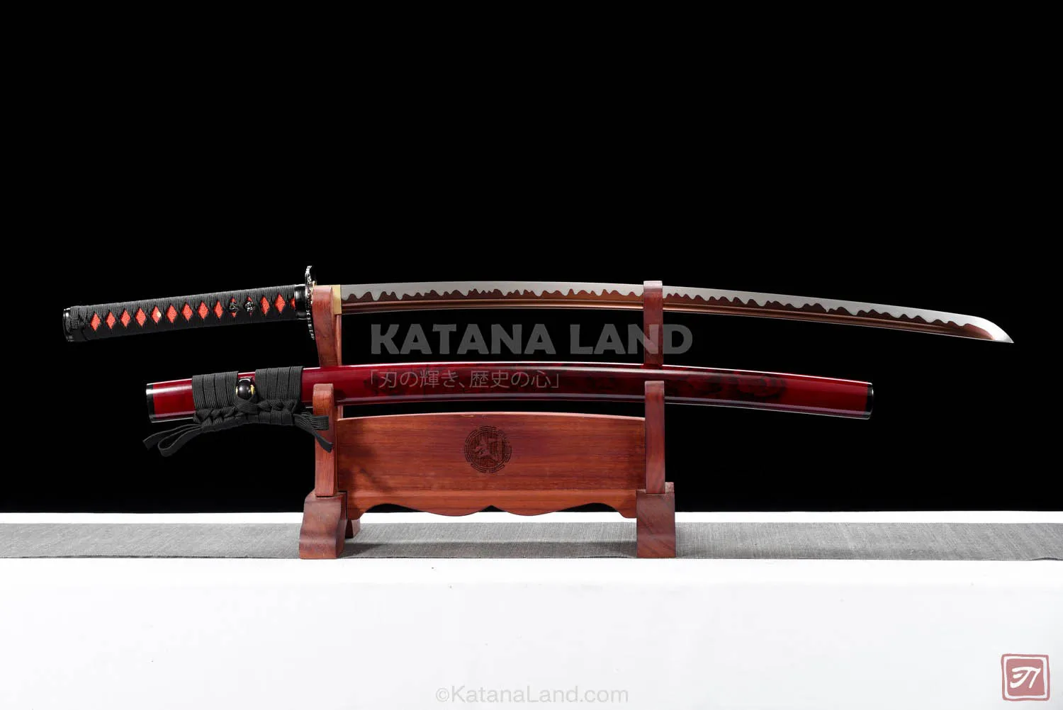 Manganese samurai katana featuring BO-HI