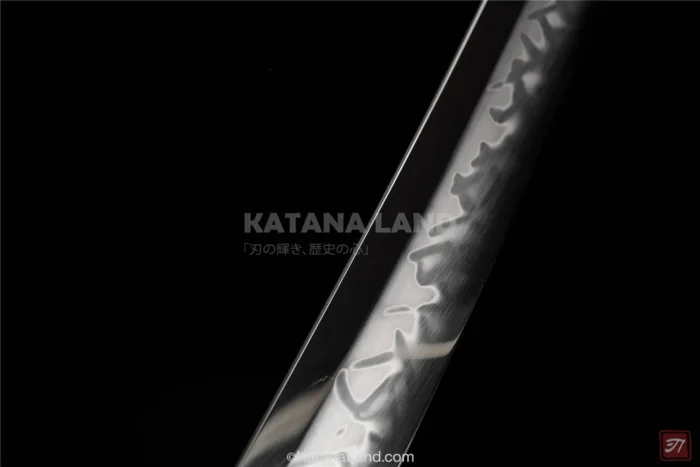 Authentic Hamon Pattern on Enryū Blade